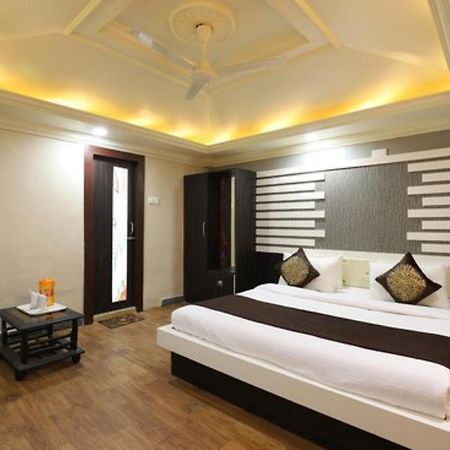 Hotel Loyal Residency จัมนาการ์ ภายนอก รูปภาพ