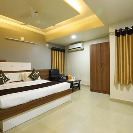 Hotel Loyal Residency จัมนาการ์ ภายนอก รูปภาพ