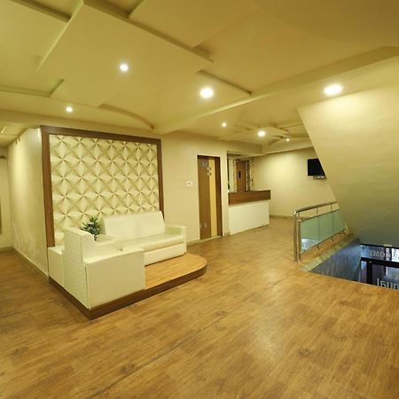 Hotel Loyal Residency จัมนาการ์ ภายนอก รูปภาพ