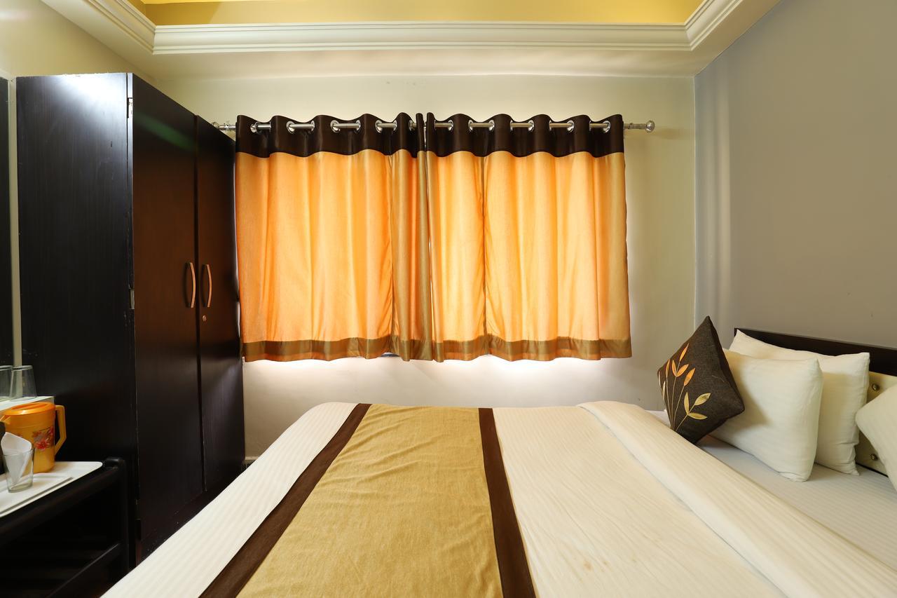 Hotel Loyal Residency จัมนาการ์ ภายนอก รูปภาพ