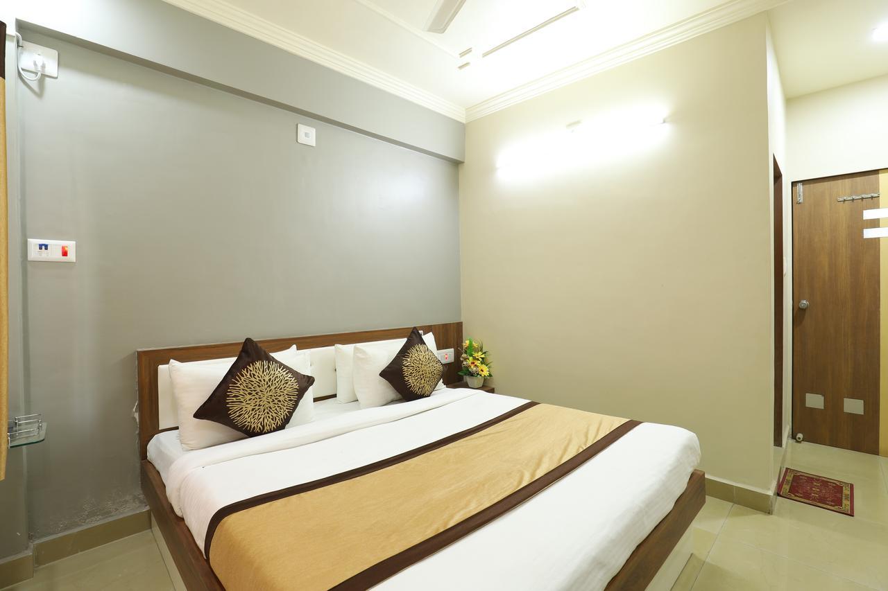 Hotel Loyal Residency จัมนาการ์ ภายนอก รูปภาพ