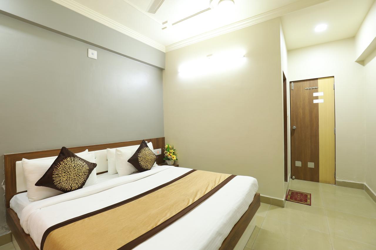 Hotel Loyal Residency จัมนาการ์ ภายนอก รูปภาพ