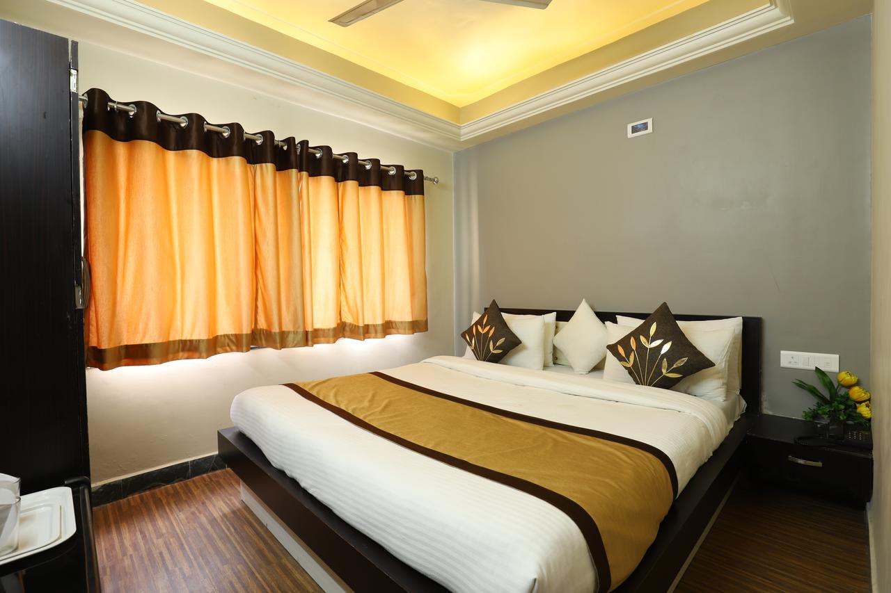 Hotel Loyal Residency จัมนาการ์ ภายนอก รูปภาพ