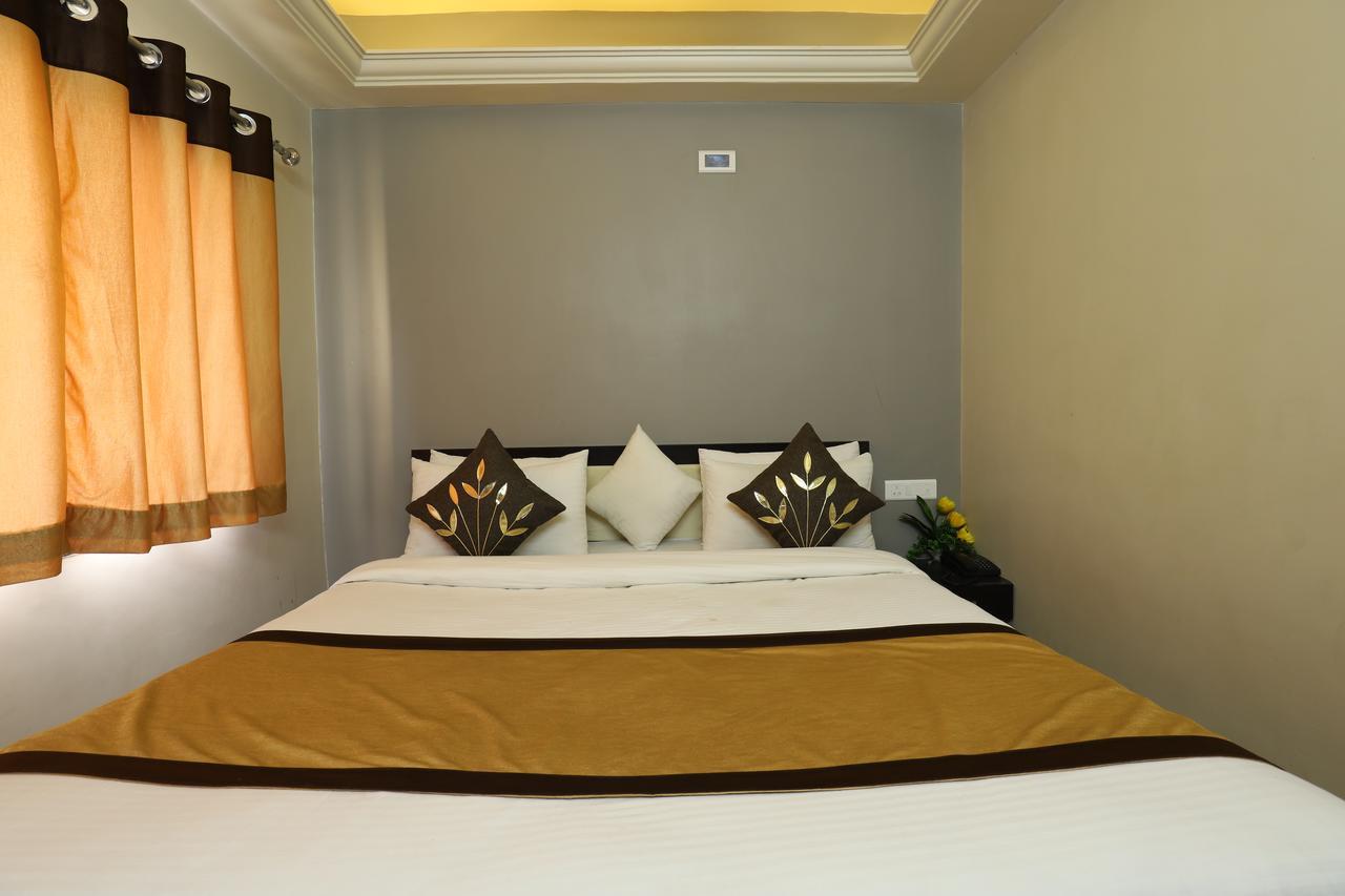 Hotel Loyal Residency จัมนาการ์ ภายนอก รูปภาพ