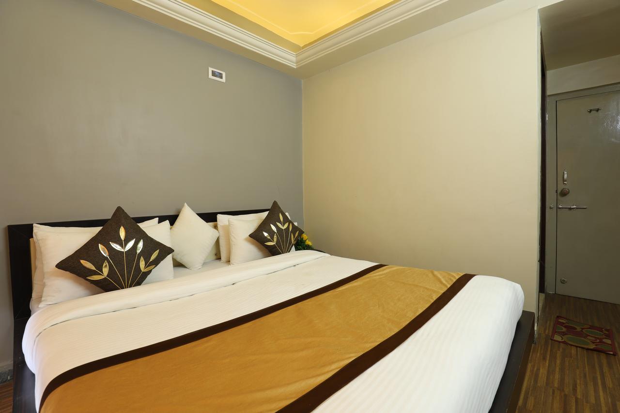 Hotel Loyal Residency จัมนาการ์ ภายนอก รูปภาพ