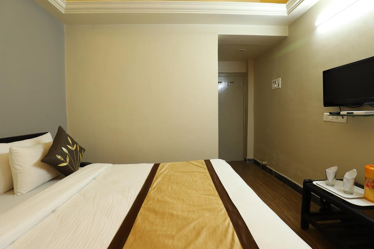 Hotel Loyal Residency จัมนาการ์ ภายนอก รูปภาพ